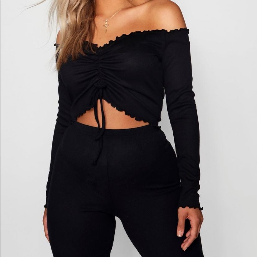 NWT SIZE 20 Boohoo Off Shoulder Top! (B)